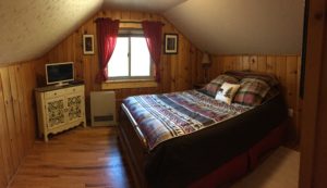 Aspen Acres Estes Park  upstairs bedroom with queen bed
